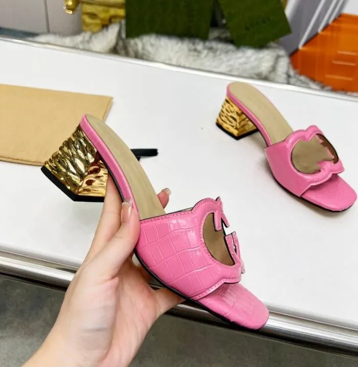 2021 slipper Luxury designer leather ladies sandals summer flat shoes fashion beach women slippers letter drag 35-42