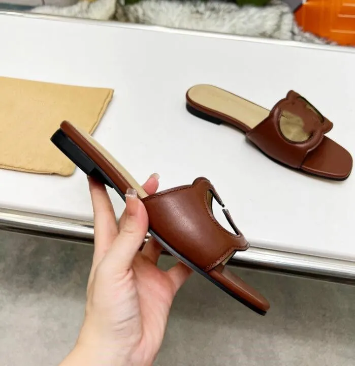 2021 slipper Luxury designer leather ladies sandals summer flat shoes fashion beach women slippers letter drag 35-42
