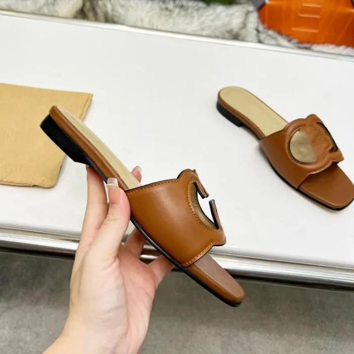 2021 slipper Luxury designer leather ladies sandals summer flat shoes fashion beach women slippers letter drag 35-42