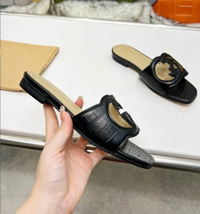 2021 slipper Luxury designer leather ladies sandals summer flat shoes fashion beach women slippers letter drag 35-42