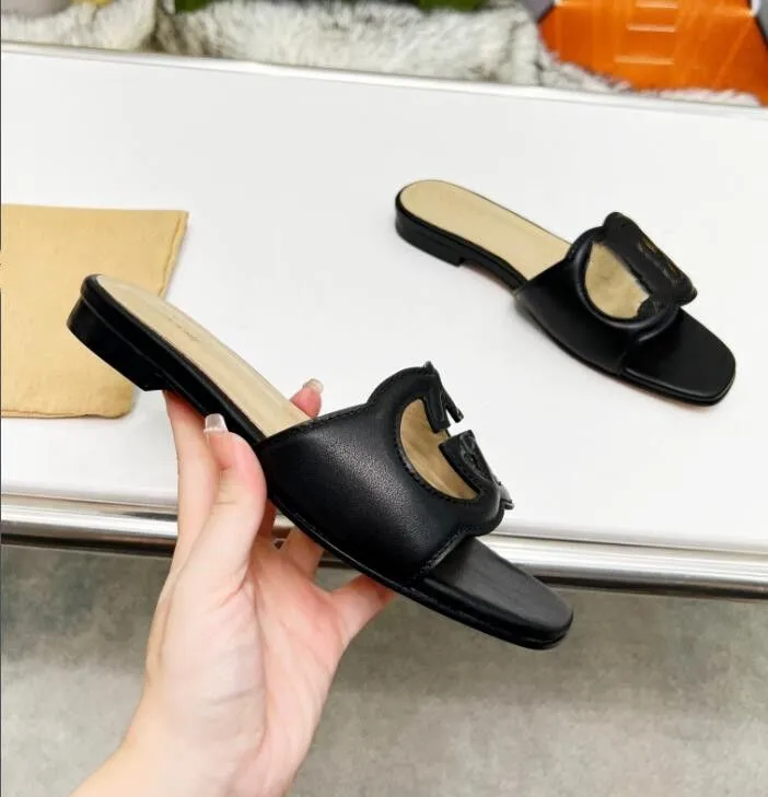 2021 slipper Luxury designer leather ladies sandals summer flat shoes fashion beach women slippers letter drag 35-42