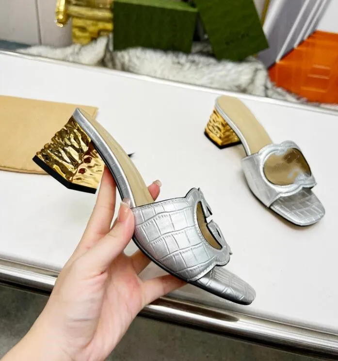 2021 slipper Luxury designer leather ladies sandals summer flat shoes fashion beach women slippers letter drag 35-42