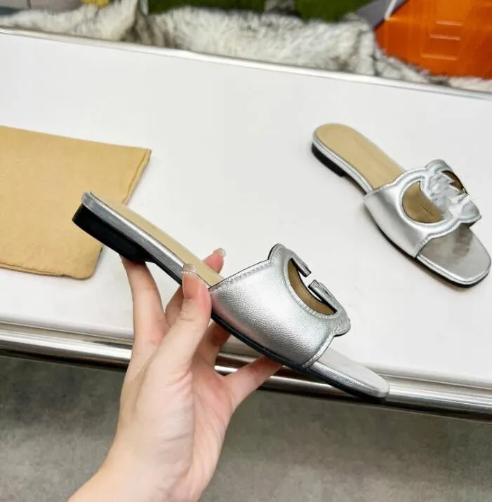 2021 slipper Luxury designer leather ladies sandals summer flat shoes fashion beach women slippers letter drag 35-42