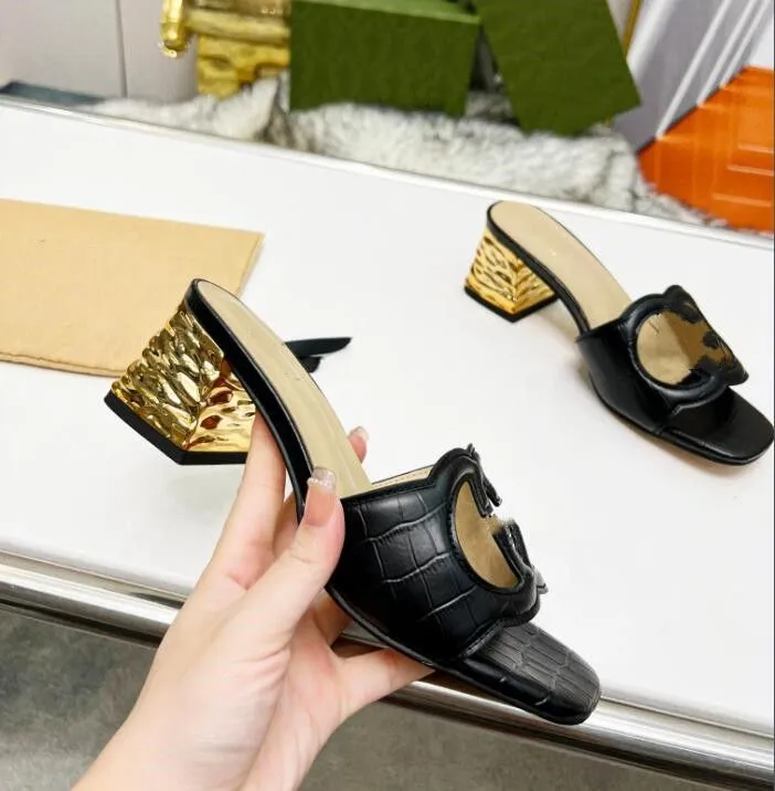 2021 slipper Luxury designer leather ladies sandals summer flat shoes fashion beach women slippers letter drag 35-42