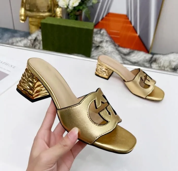 2021 slipper Luxury designer leather ladies sandals summer flat shoes fashion beach women slippers letter drag 35-42