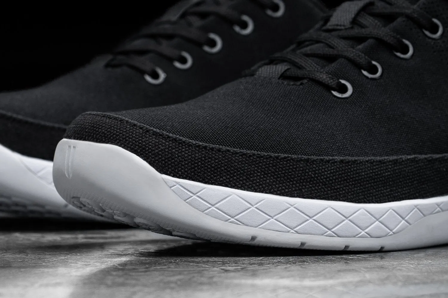 BLACK WHITE CANVAS TRAINER (MEN'S)